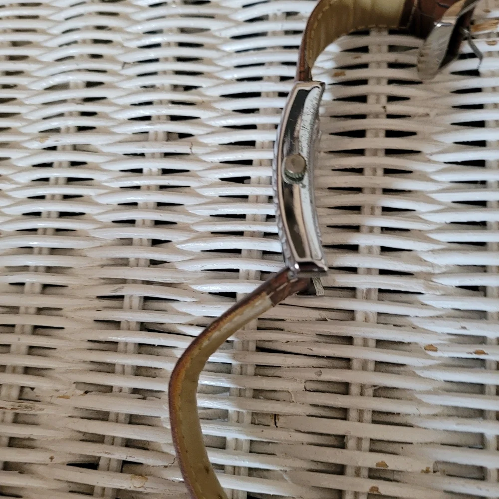 Impulse rectangular watch - Picture 2 of 3